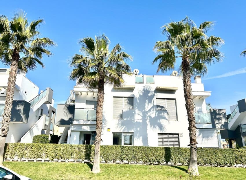 2 soverom Leilighet til salgs i Punta Prima med svømmebasseng - € 240 000 (Ref: 9795099)