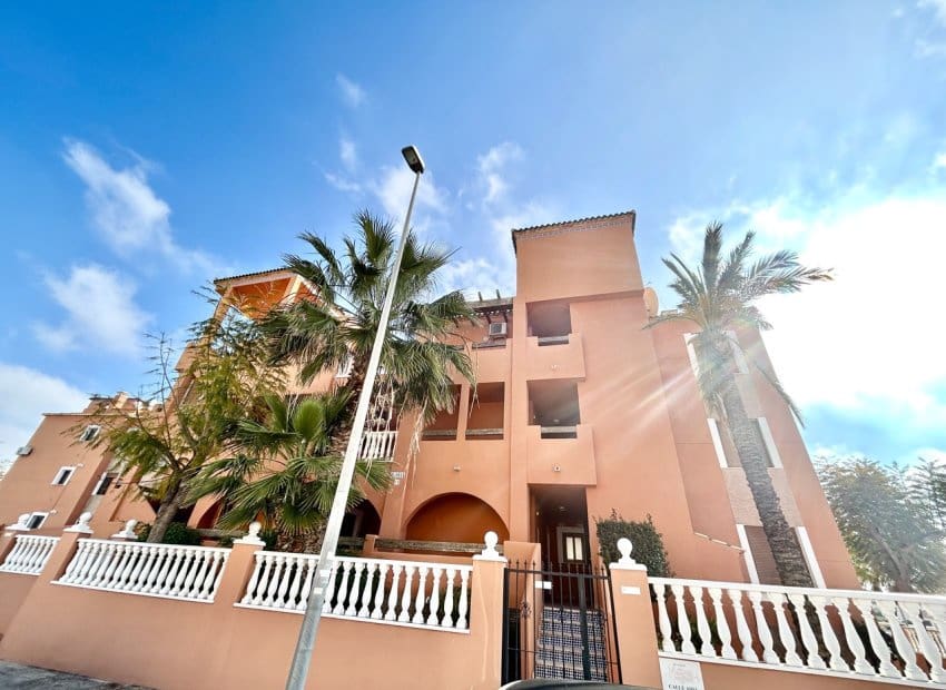 2 Zimmer Apartment zu verkaufen in Villamartin mit Pool - 165.000 € (Ref: 9795100)