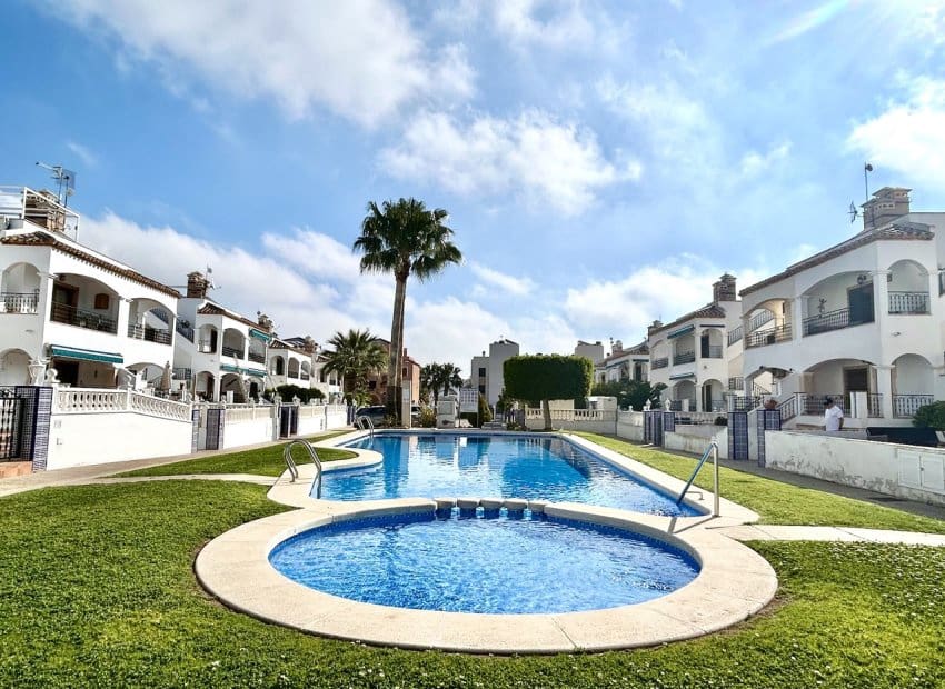 2 Zimmer Apartment zu verkaufen in Villamartin mit Pool - 165.000 € (Ref: 9795100)