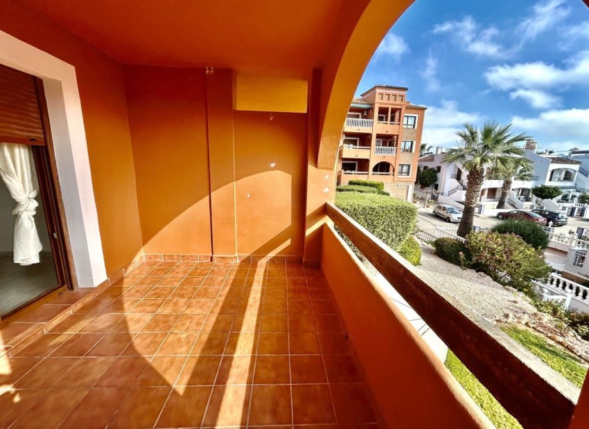 2 Zimmer Apartment zu verkaufen in Villamartin mit Pool - 165.000 € (Ref: 9795100)