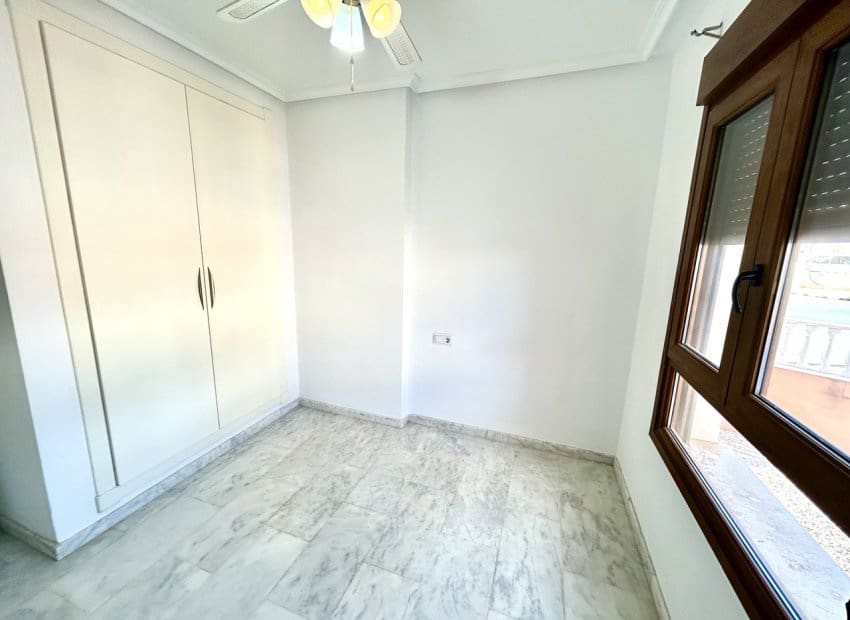 2 Zimmer Apartment zu verkaufen in Villamartin mit Pool - 165.000 € (Ref: 9795100)