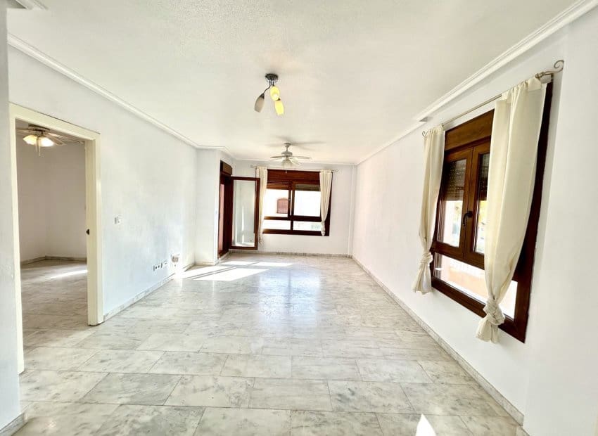 2 Zimmer Apartment zu verkaufen in Villamartin mit Pool - 165.000 € (Ref: 9795100)