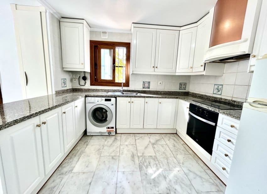 2 Zimmer Apartment zu verkaufen in Villamartin mit Pool - 165.000 € (Ref: 9795100)