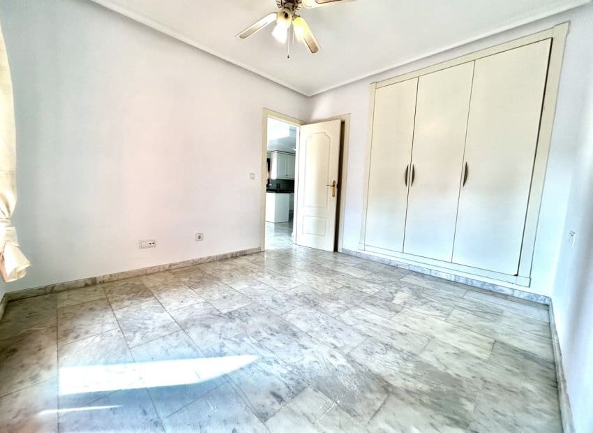 2 Zimmer Apartment zu verkaufen in Villamartin mit Pool - 165.000 € (Ref: 9795100)