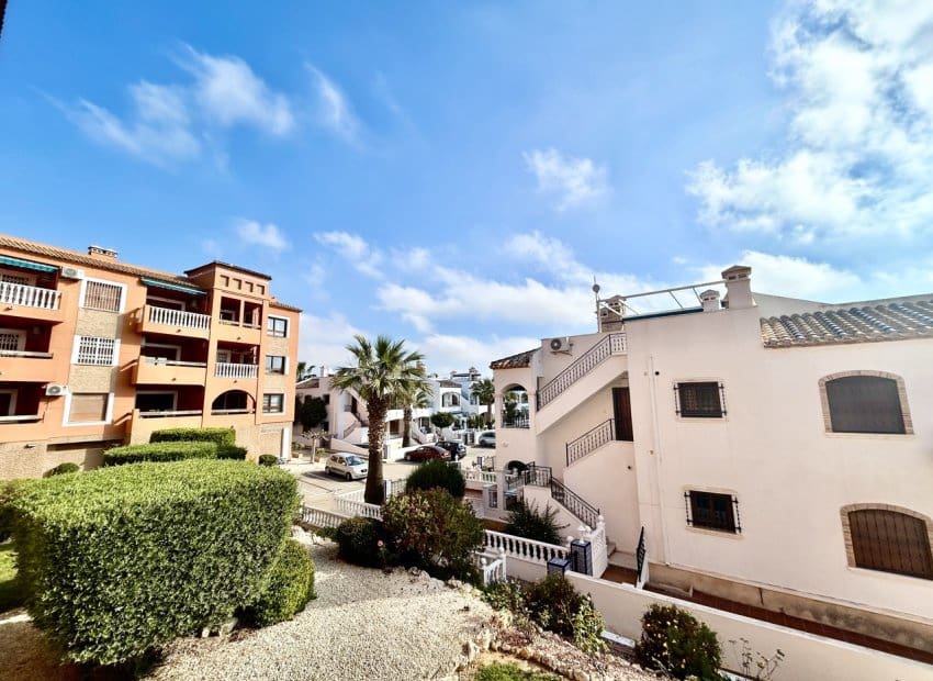 2 Zimmer Apartment zu verkaufen in Villamartin mit Pool - 165.000 € (Ref: 9795100)