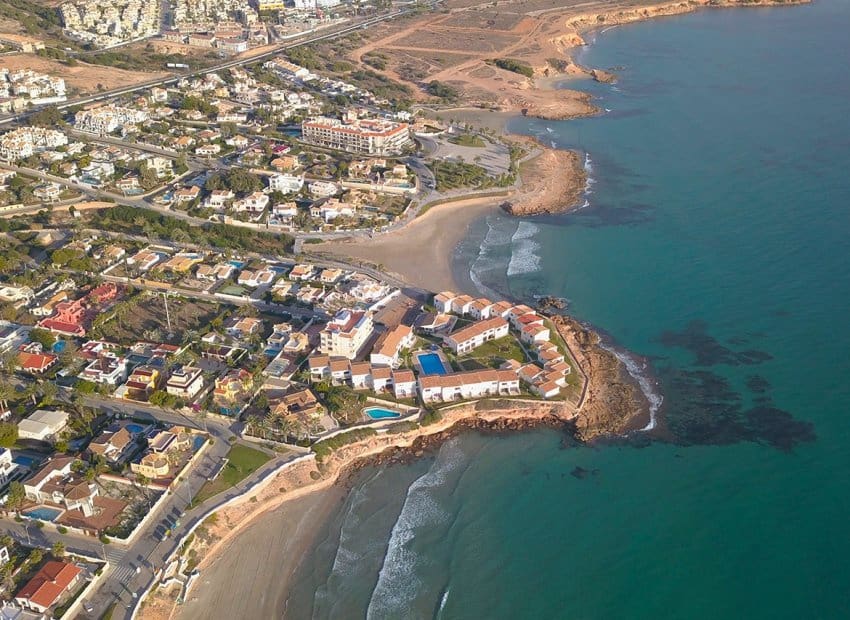 3 Zimmer Villa zu verkaufen in Playa Flamenca mit Pool - 269.950 € (Ref: 9795102)