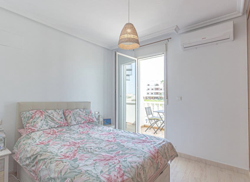 2 soveværelse Byhus til salg i Orihuela Costa med swimmingpool - € 219.000 (Ref: 9797619)