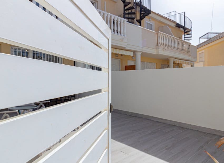2 soveværelse Byhus til salg i Orihuela Costa med swimmingpool - € 219.000 (Ref: 9797619)