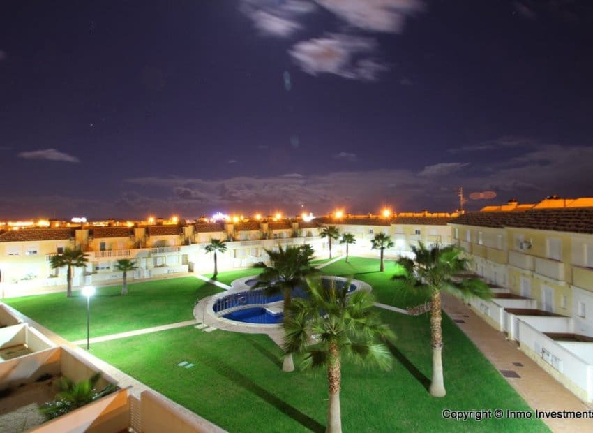 2 soveværelse Byhus til salg i Orihuela Costa med swimmingpool - € 219.000 (Ref: 9797619)