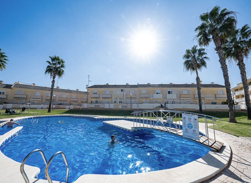 2 soveværelse Byhus til salg i Orihuela Costa med swimmingpool - € 219.000 (Ref: 9797619)