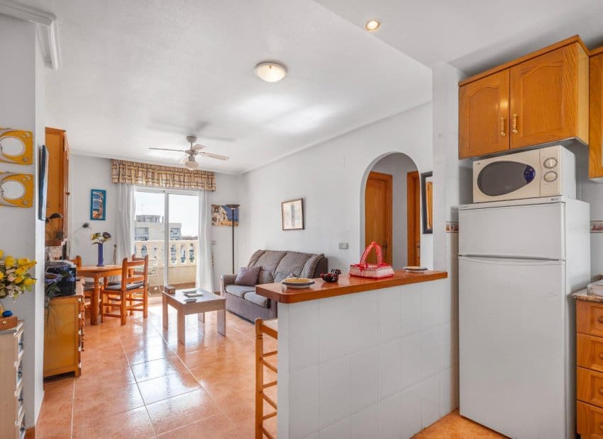 2 sovrum Lägenhet till salu i Torrevieja med pool - 134 900 € (Ref: 9799979)