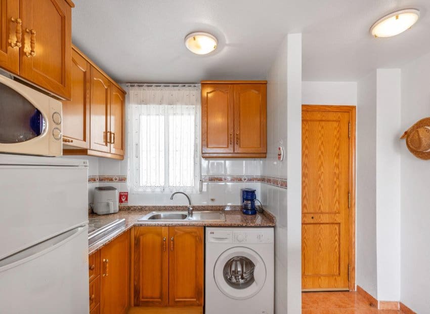 2 sovrum Lägenhet till salu i Torrevieja med pool - 134 900 € (Ref: 9799979)