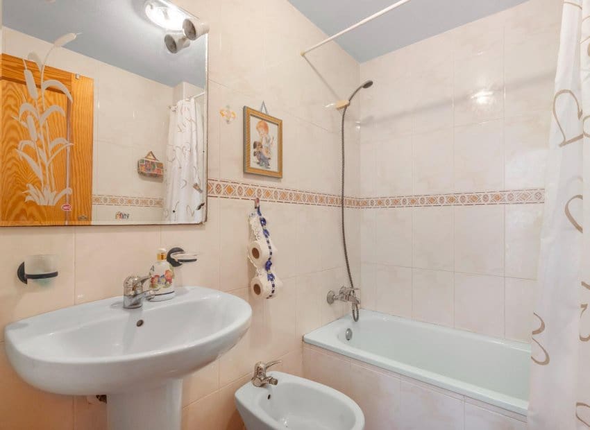 2 sovrum Lägenhet till salu i Torrevieja med pool - 134 900 € (Ref: 9799979)