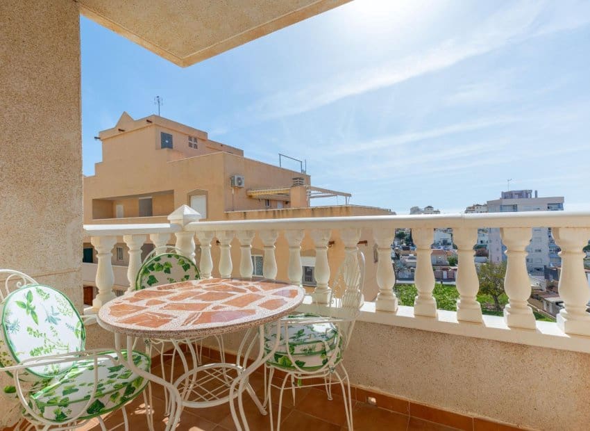 2 sovrum Lägenhet till salu i Torrevieja med pool - 134 900 € (Ref: 9799979)