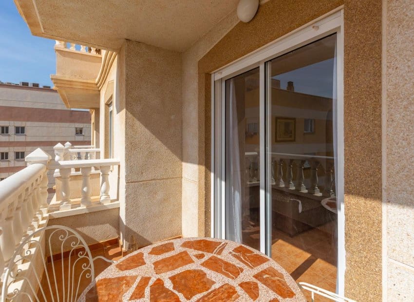 2 sovrum Lägenhet till salu i Torrevieja med pool - 134 900 € (Ref: 9799979)