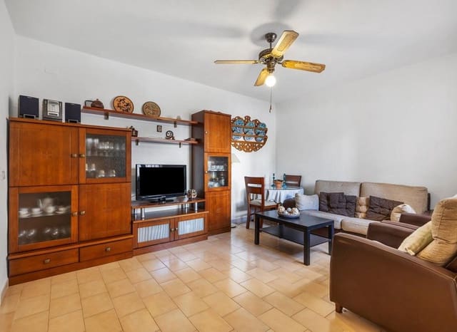 6 Zimmer Haus zu verkaufen in Nueva Torrevieja, Torrevieja mit Pool - 179.000 € (Ref: 9799981)