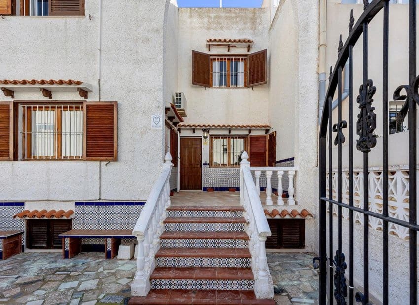 6 camera da letto Casa in vendita in Torrevieja con piscina - 179.000 € (Rif: 9799981)