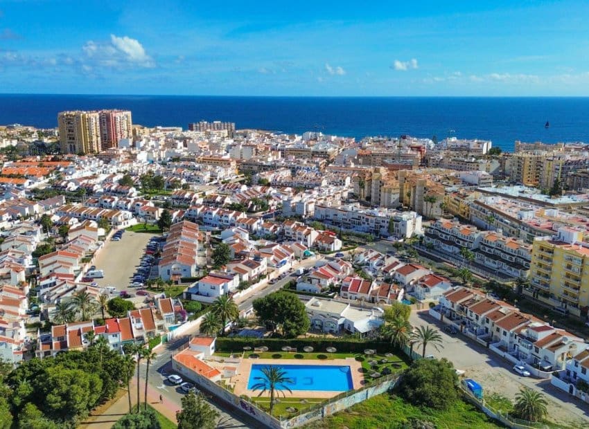 6 camera da letto Casa in vendita in Torrevieja con piscina - 179.000 € (Rif: 9799981)