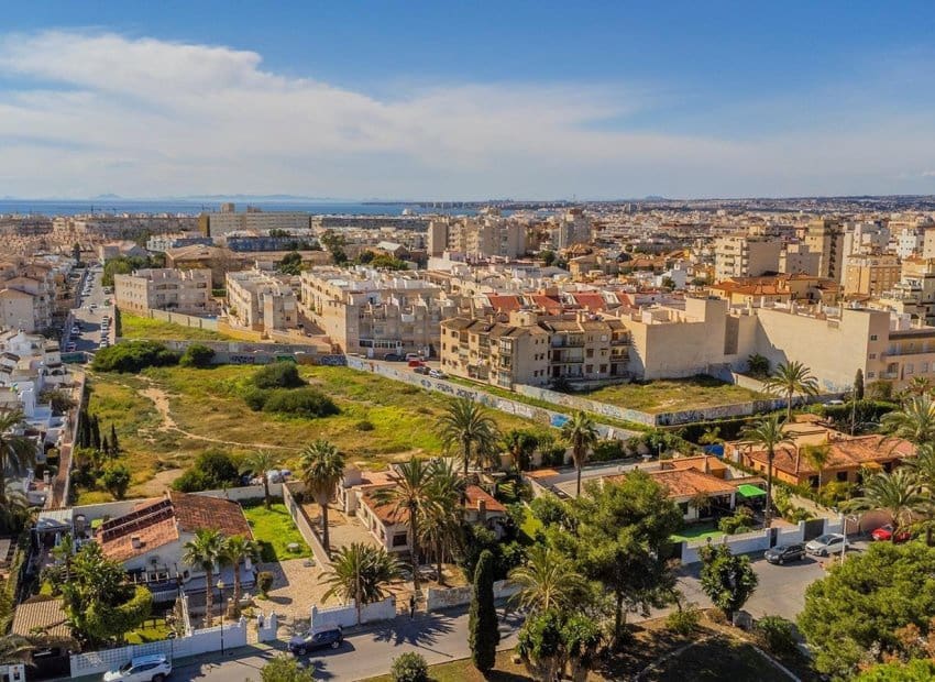 6 camera da letto Casa in vendita in Torrevieja con piscina - 179.000 € (Rif: 9799981)