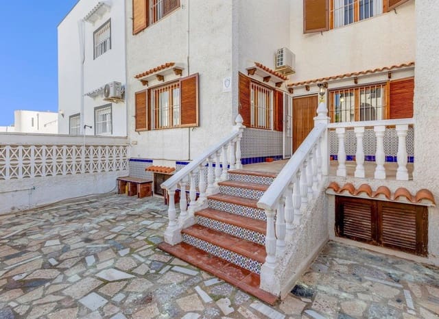 6 Zimmer Haus zu verkaufen in Nueva Torrevieja, Torrevieja mit Pool - 179.000 € (Ref: 9799981)