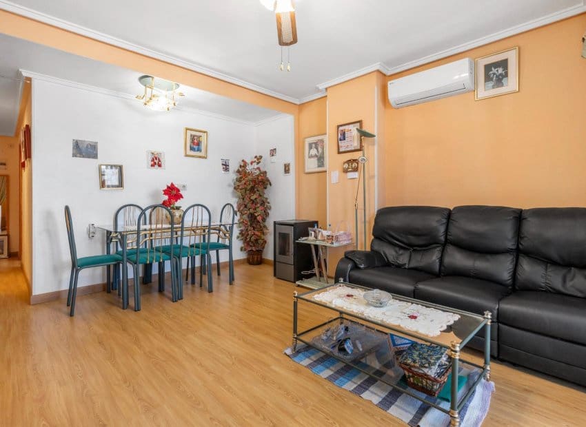 3 slaapkamer Appartement te koop in Torrevieja - € 181.000 (Ref: 9800063)