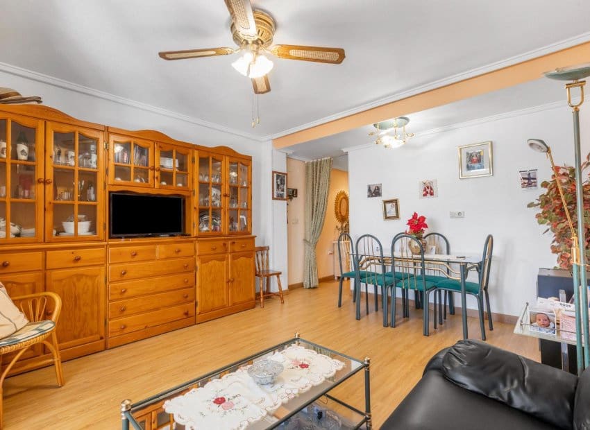 3 slaapkamer Appartement te koop in Torrevieja - € 181.000 (Ref: 9800063)