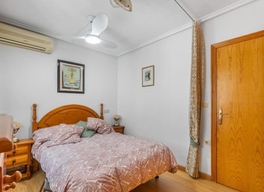 3 slaapkamer Appartement te koop in Torrevieja - € 181.000 (Ref: 9800063)