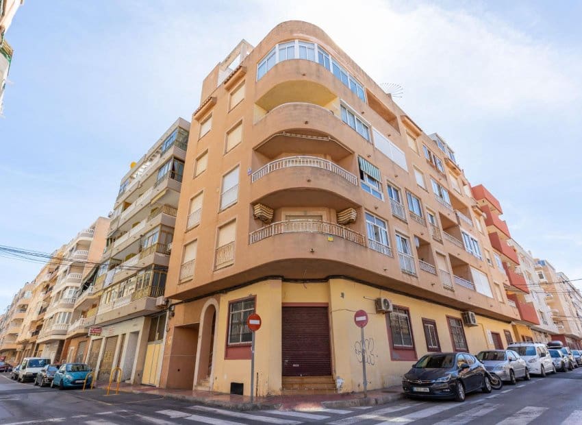 3 slaapkamer Appartement te koop in Torrevieja - € 181.000 (Ref: 9800063)