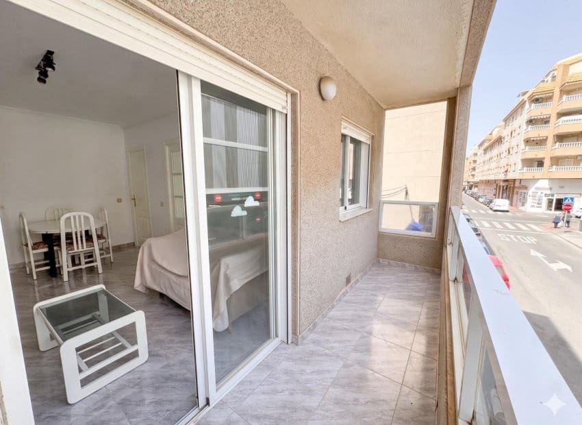 2 bedroom Apartment for sale in Torrevieja - € 139,900 (Ref: 9800745)