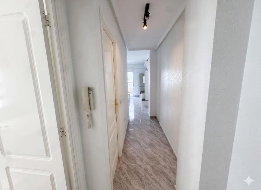 2 bedroom Apartment for sale in Torrevieja - € 139,900 (Ref: 9800745)