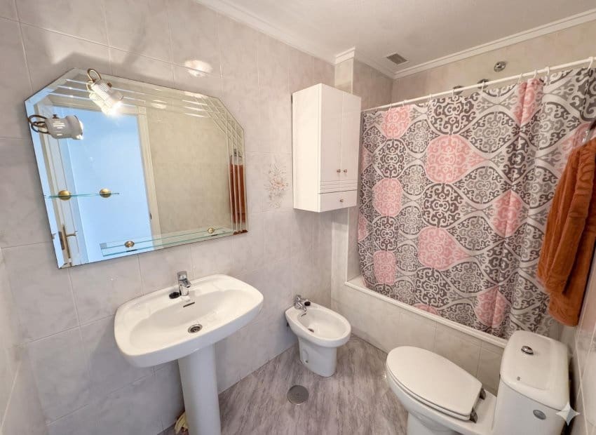 2 bedroom Apartment for sale in Torrevieja - € 139,900 (Ref: 9800745)