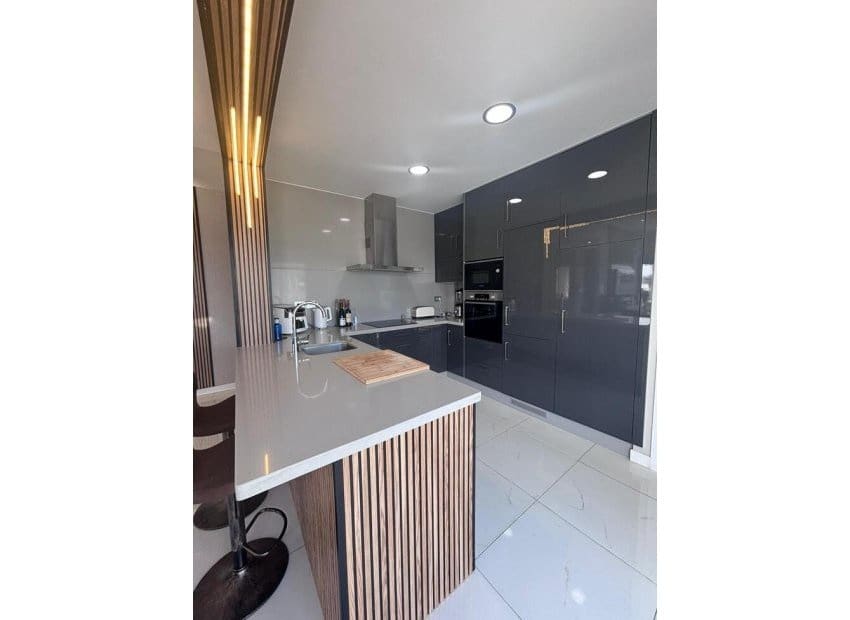 Chalet de 5 habitaciones en Villamartin en venta con piscina - 699.000 € (Ref: 9800747)