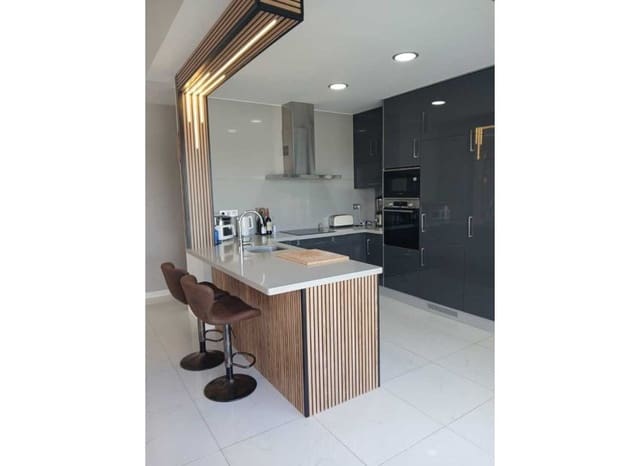 Chalet de 5 habitaciones en Villamartin, Orihuela en venta con piscina - 699.000 € (Ref: 9800747)