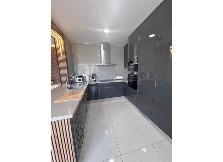 Chalet de 5 habitaciones en Villamartin en venta con piscina - 699.000 € (Ref: 9800747)