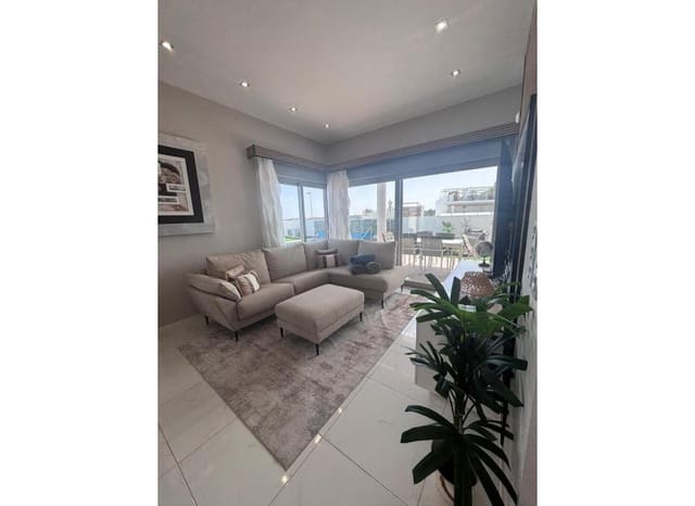 Chalet de 5 habitaciones en Villamartin, Orihuela en venta con piscina - 699.000 € (Ref: 9800747)