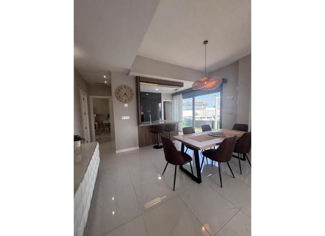 Chalet de 5 habitaciones en Villamartin, Orihuela en venta con piscina - 699.000 € (Ref: 9800747)