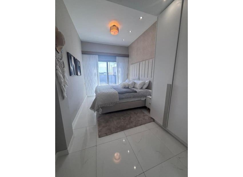 Chalet de 5 habitaciones en Villamartin en venta con piscina - 699.000 € (Ref: 9800747)