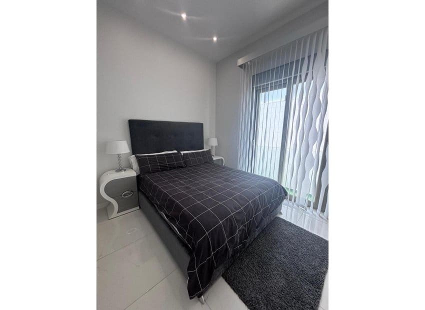 Chalet de 5 habitaciones en Villamartin en venta con piscina - 699.000 € (Ref: 9800747)