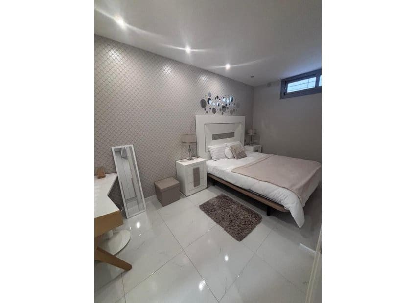 Chalet de 5 habitaciones en Villamartin en venta con piscina - 699.000 € (Ref: 9800747)