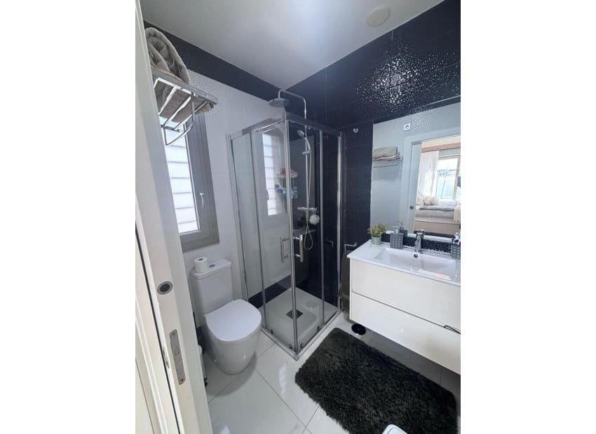 Chalet de 5 habitaciones en Villamartin en venta con piscina - 699.000 € (Ref: 9800747)