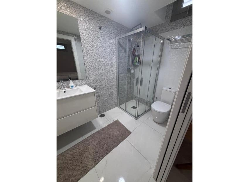 Chalet de 5 habitaciones en Villamartin en venta con piscina - 699.000 € (Ref: 9800747)