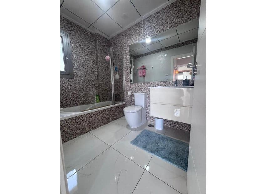 Chalet de 5 habitaciones en Villamartin en venta con piscina - 699.000 € (Ref: 9800747)