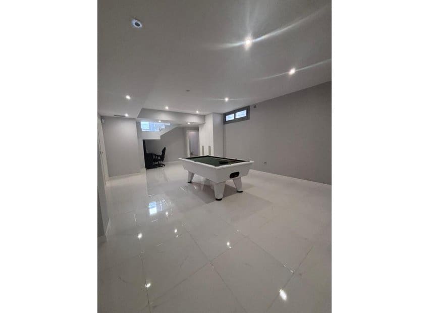 Chalet de 5 habitaciones en Villamartin en venta con piscina - 699.000 € (Ref: 9800747)