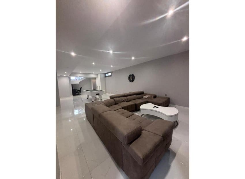 Chalet de 5 habitaciones en Villamartin en venta con piscina - 699.000 € (Ref: 9800747)