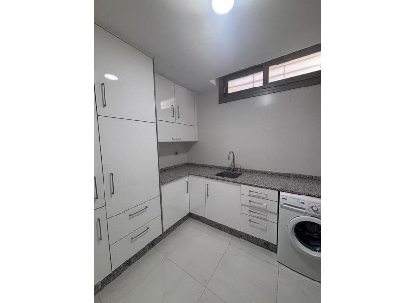 Chalet de 5 habitaciones en Villamartin en venta con piscina - 699.000 € (Ref: 9800747)