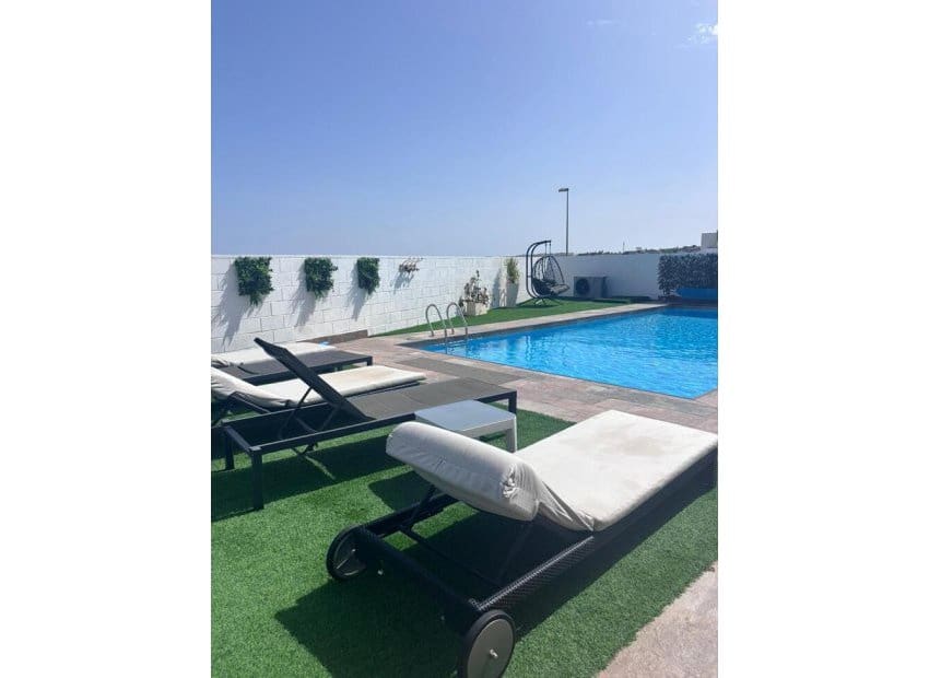 Chalet de 5 habitaciones en Villamartin en venta con piscina - 699.000 € (Ref: 9800747)