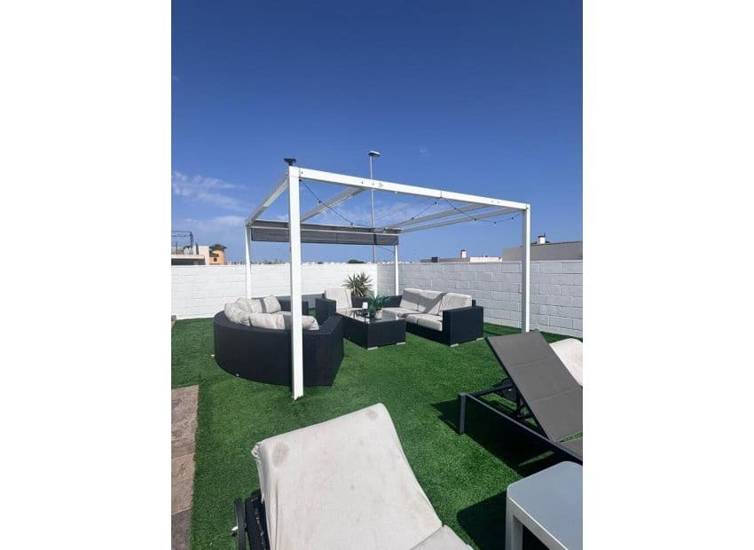 Chalet de 5 habitaciones en Villamartin en venta con piscina - 699.000 € (Ref: 9800747)