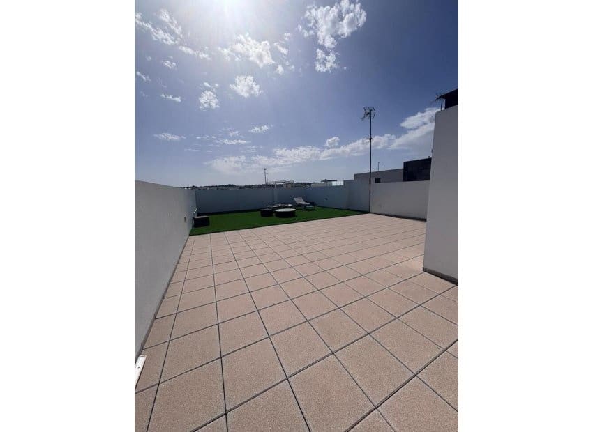 Chalet de 5 habitaciones en Villamartin en venta con piscina - 699.000 € (Ref: 9800747)