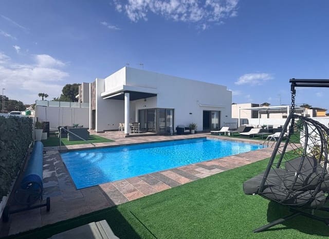 Chalet de 5 habitaciones en Villamartin, Orihuela en venta con piscina - 699.000 € (Ref: 9800747)