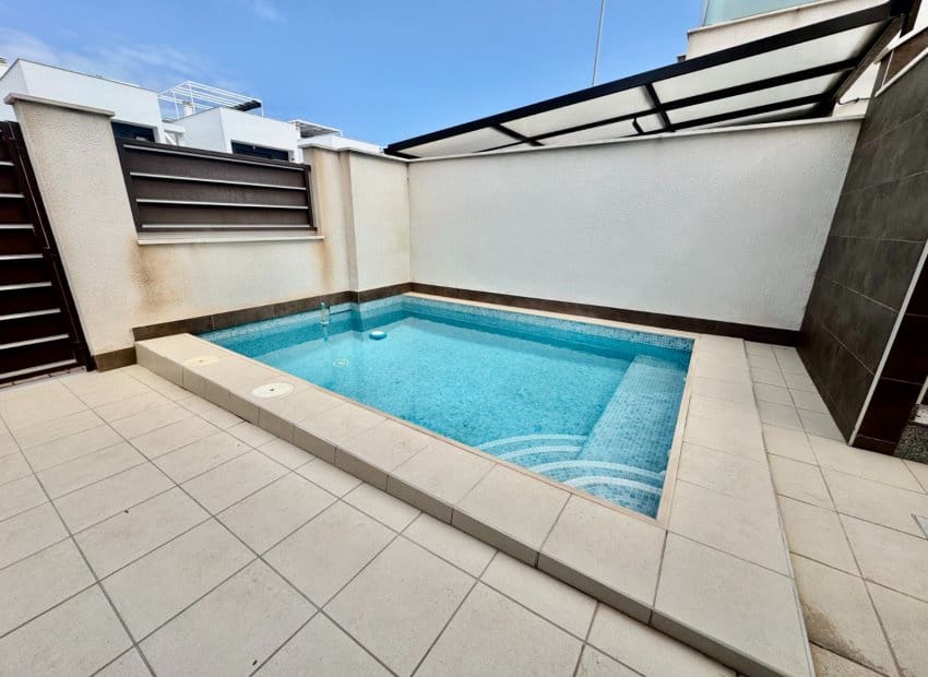 3 soveværelse Byhus til salg i San Pedro del Pinatar med swimmingpool - € 299.000 (Ref: 9800750)